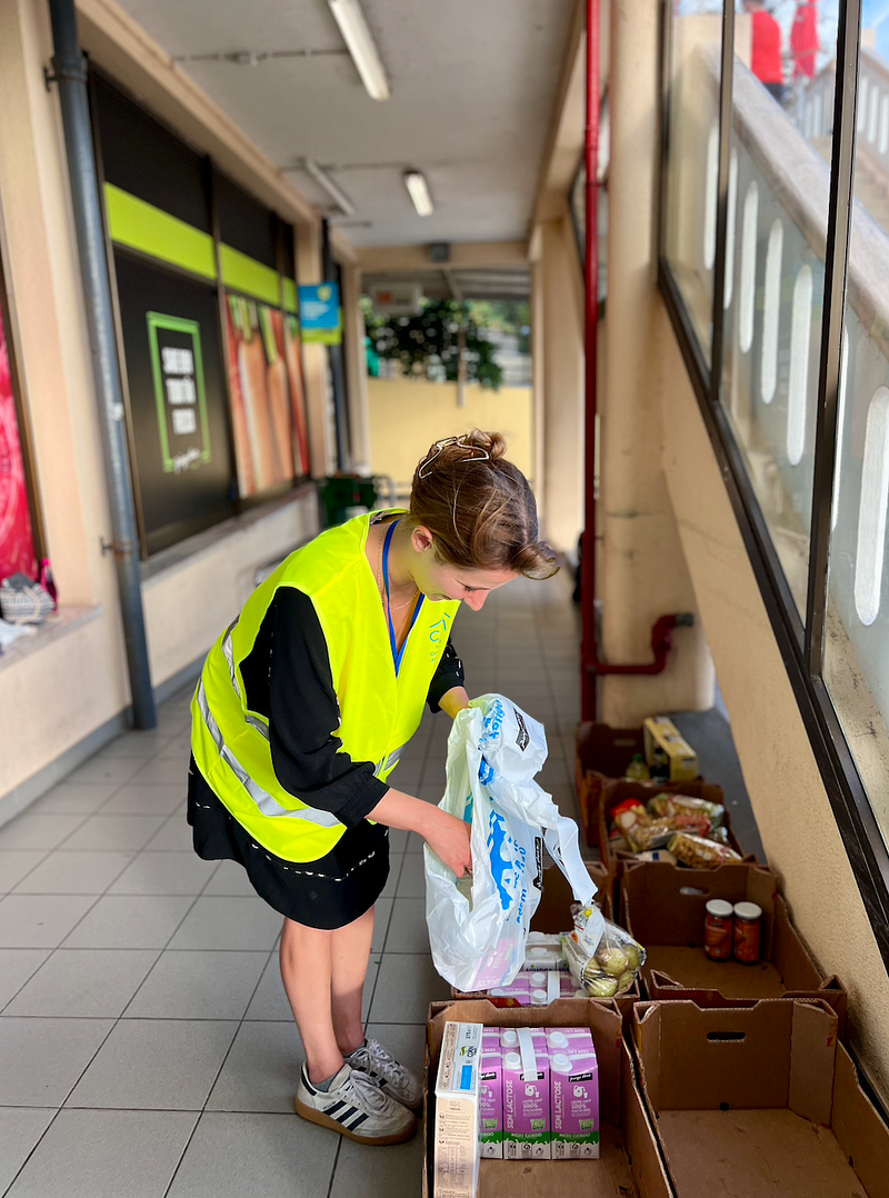 Madeira Friends join CASA for food drive at Pingo Doce